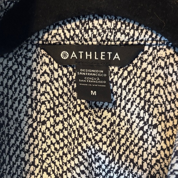 Athleta Gray Herringbone Button-Down Shirt - Picture 3 of 6